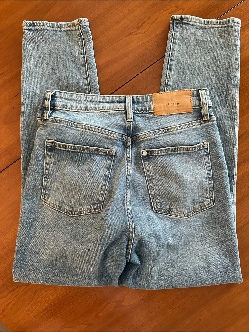 H&M &Denim Ultra High Waist Mom Jeans Women’s US 4 Light Wash Button Fly 26x28 - Picture 7 of 9